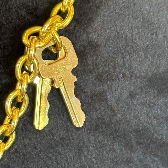 LOUIS VUITTON, Lock, 2 keys on an unbranded chain. # 315. Beautiful - Picture 8 of 11